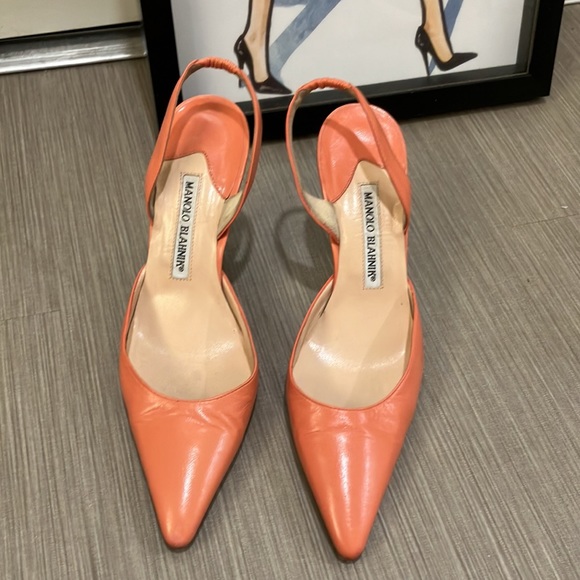 Manolo Blahnik coral slingback heels 37 - Picture 2 of 12